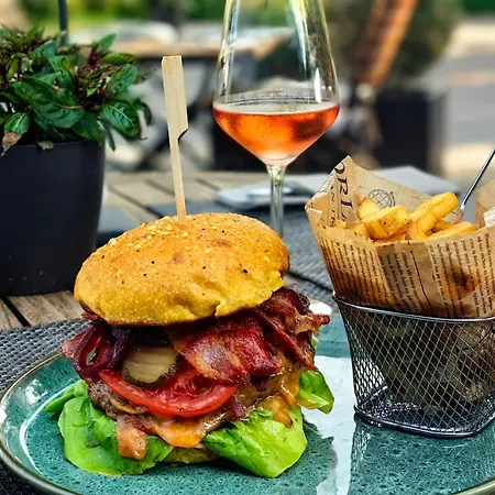 Hotel Restaurant Verst 3*