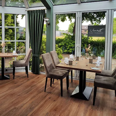 Restaurant Verst فندق غروناو